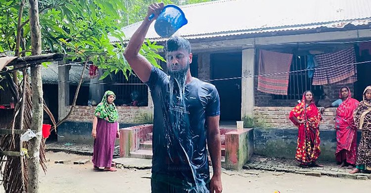 দুধ দিয়ে গোসল করে ছাত্রলীগ ছাড়লেন নড়াইলের ইউনিয়ন সভাপতি